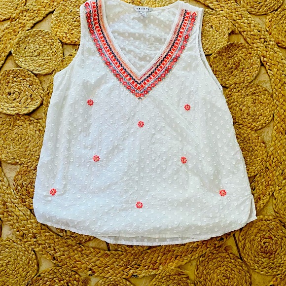 White Tribal Tank Top with small red Motifs - Picture 1 of 1
